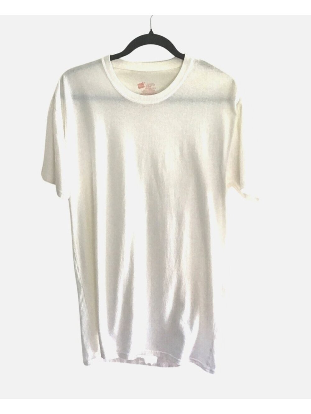 HANES- MENS WHITE PAIN EHITE SHORT SLEEVE CREW NECK T-SHIRT SIZE MEDIUM